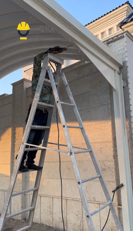 دليل خدمات الحدادة والألمنيوم في قطر: جودة وتصنيع مع تطبيق عامل تكنولوجي